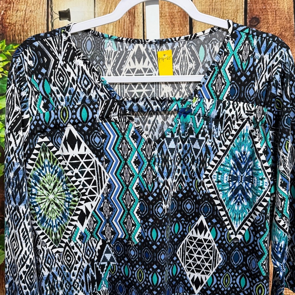Women’s V-neck Blouse Size XL - Picture 2 of 3